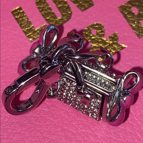New JUICY COUTURE PAVE STATUS DAYDREAMER BAG CHARM - Picture 4 of 5